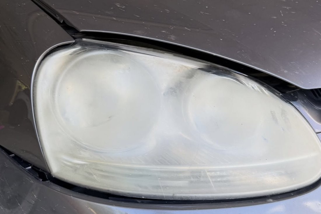 Faro Golf completamente opaco prima del trattamento